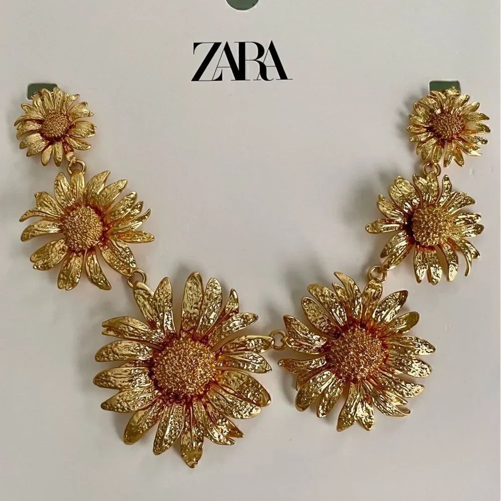 NWT Zara Daisy Necklace